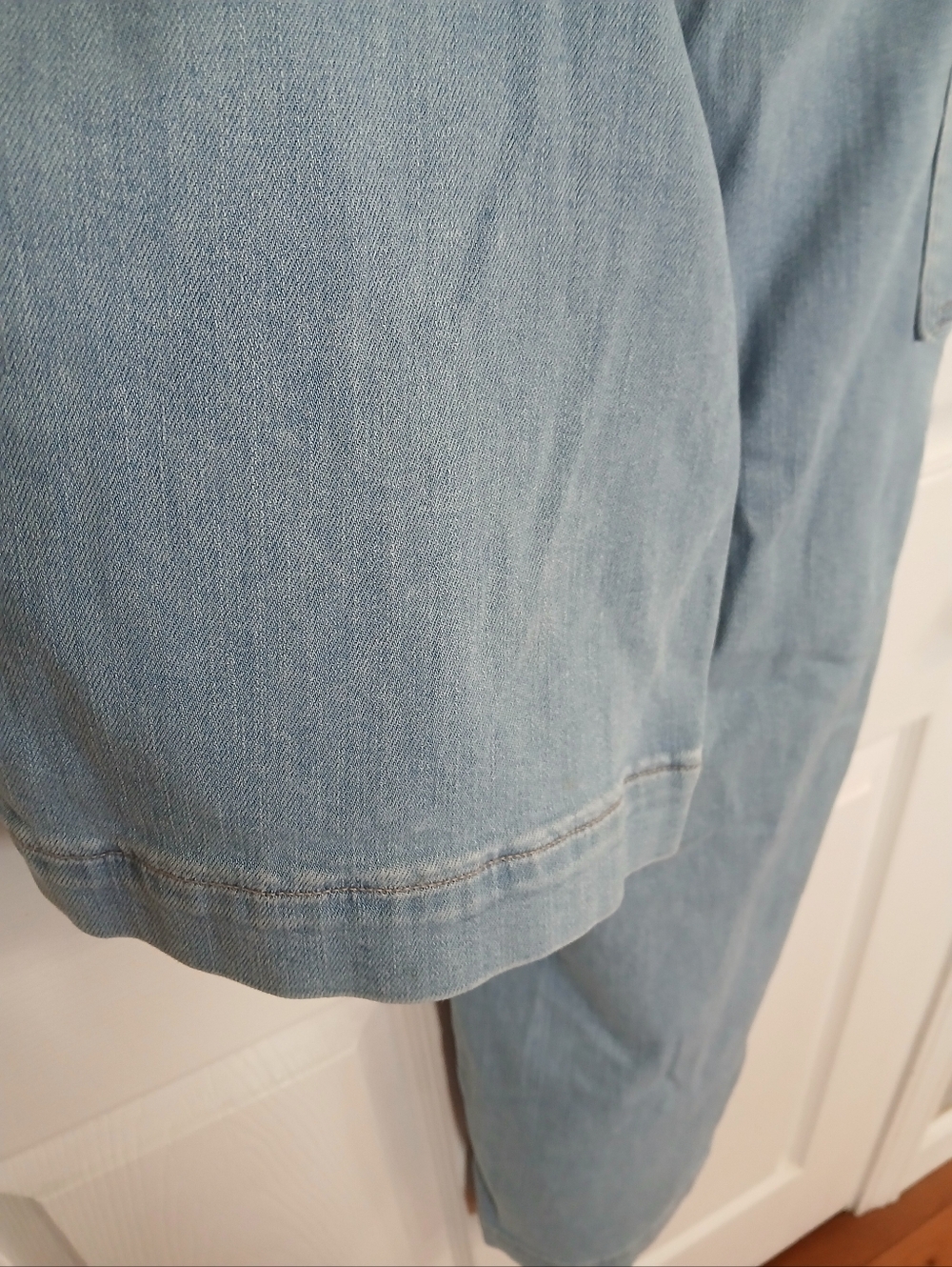 American Eagle Super High Rise Light Wash Blue Baggy Wide-Leg Cargo Jeans - Picture 9 of 14